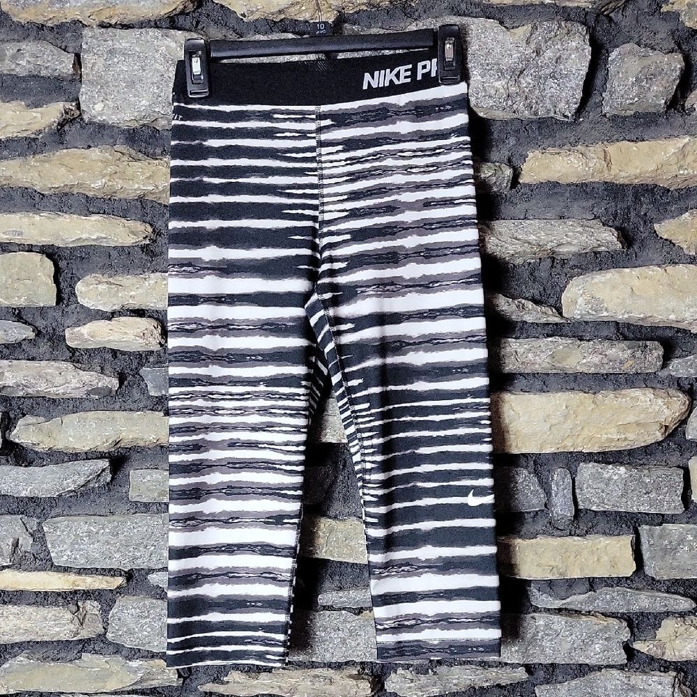 Nike Pro Women's Black and White Striped Leggings Size Medium